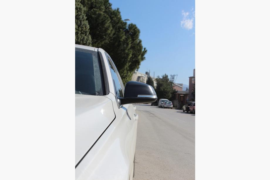 BMW řada 1 F20/F21 2011–2019 Kryty vnějších zrcátek (2 ks, pravý karbon) Fotografie 4