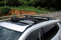 Jeep Compass 2006–2016 Střešní příčníky na integrované hagusy OEM (2011-2016, 2 ks) Černá fotografie 1
