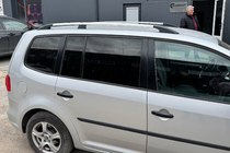 Volkswagen Touran 2010–2015 Chromové střešní ližiny fotografie 2