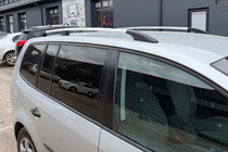 Volkswagen Touran 2010–2015 Chromové střešní ližiny fotografie 1