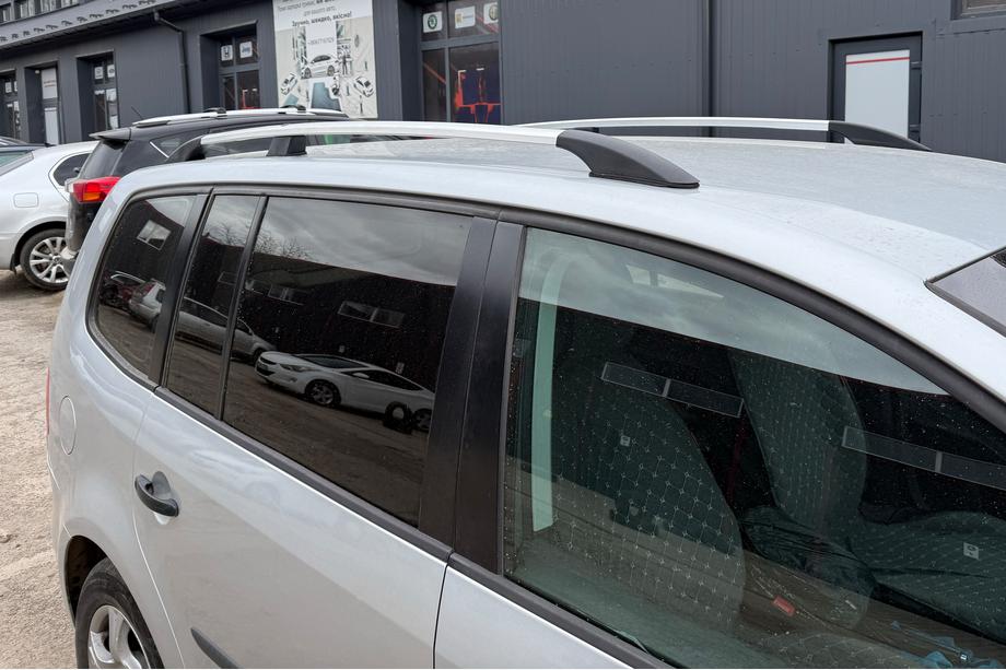 Volkswagen Touran 2010–2015 Chromové střešní ližiny Image
