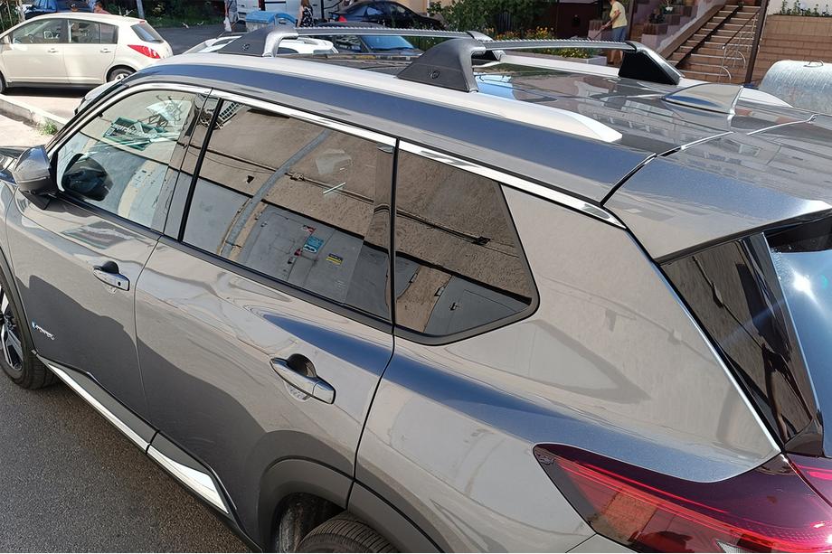 Nissan X-trail T33/Rogue 2022– Střešní nosič (příčníky) na integrované podélníky OEM (2 ks) Image