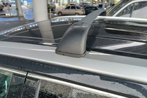Toyota Highlander 2013–2019 Střešní nosič (příčníky) na integrované podélníky OEM (2 ks) Černá fotografie 8