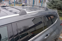 Toyota Highlander 2019– Střešní nosič (příčníky) na integrované podélníky OEM (2 ks) Černá fotografie 1