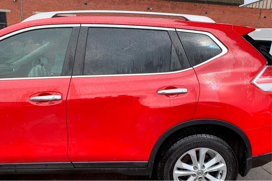 Nissan X-trail T32/Rogue 2014–2021 OEM střešní ližiny (2 ks) Image