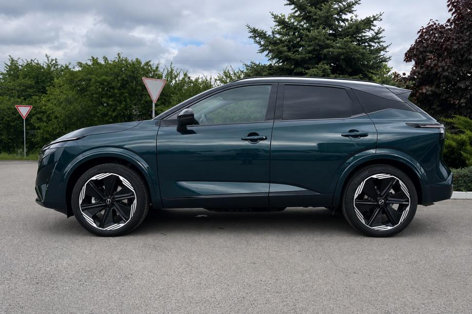 Nissan Qashqai 2021– Integrované střešní podélníky šedé OEM (hliník) Image