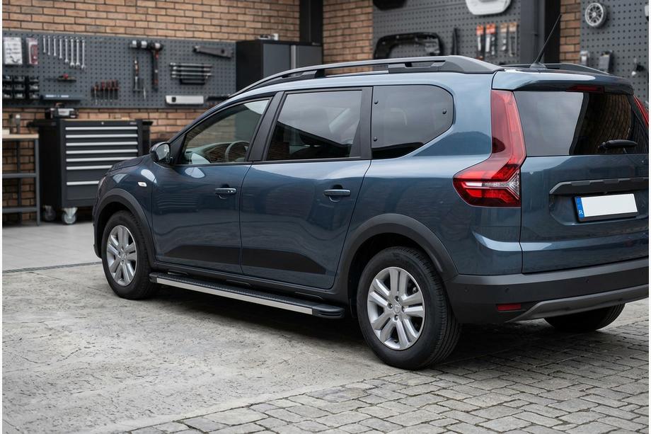 Dacia Jogger 2022– Boční nášlapy Maya V1 (2 ks, hliník) Image
