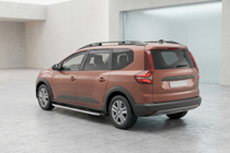 Dacia Jogger 2022– Boční nášlapy Fullmond (2 ks, hliník) fotografie 1