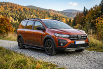 Dacia Jogger 2022– Boční nášlapy Tayga Black (2 ks, hliník) fotografie 1