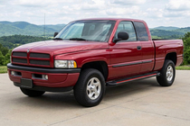 Dodge RAM (BR/BE) 1994–2002 Boční prahy Maya Red (2 ks, hliník) fotografie 1