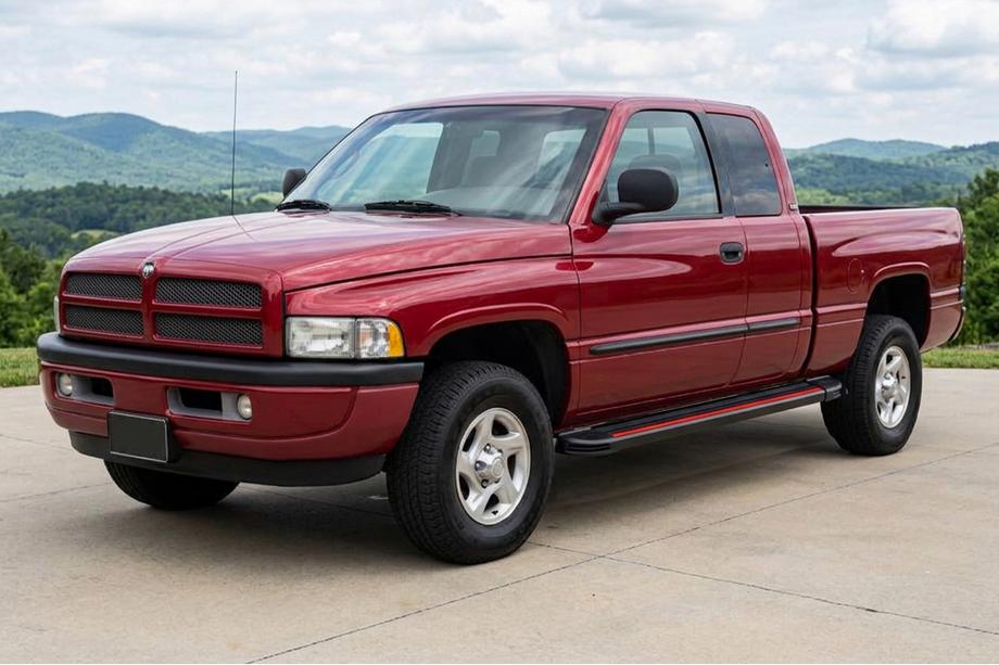 Dodge RAM (BR/BE) 1994–2002 Boční prahy Maya Red (2 ks, hliník) Image