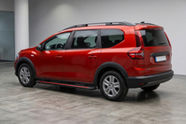 Dacia Jogger 2022– Boční prahy Maya Red (2 ks, hliník) fotografie 1
