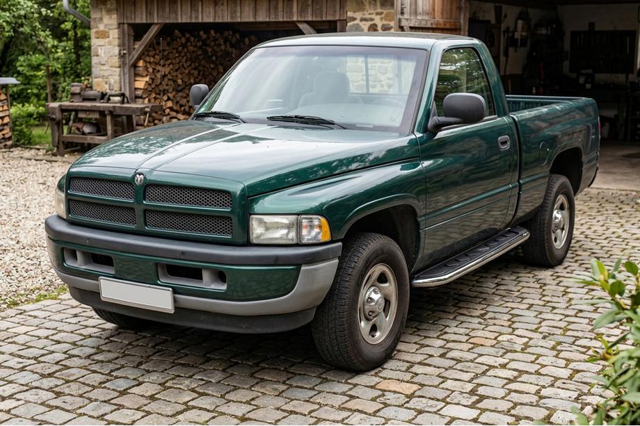 Dodge RAM (BR/BE) 1994–2002 Boční prahy Maydos V1 (2 ks, hliník ↗ nerez) Image