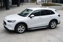 Honda ZR-V 2022– Boční nášlapy Allmond Grey (2 ks, hliník) fotografie 1