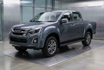 Isuzu D-Max 2019– Boční prahy Bosphorus Black (2 ks, hliník) fotografie 1