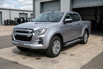 Isuzu D-Max 2019– Boční nášlapy Rainbow (2 ks, hliník) fotografie 1