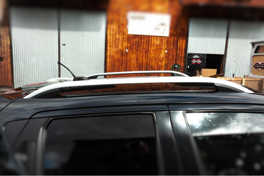 Nissan Juke 2010–2019 Střešní ližiny CROWN (matná šedá) Image