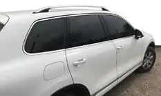 Volkswagen Touareg 2010–2018 Střešní ližiny Skyport (matná šedá) fotografie 2