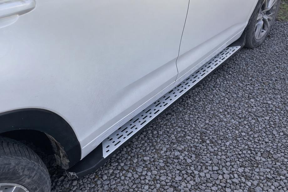 Toyota Highlander 2013–2019 Boční nášlapy Originální design (pro EU a USA, 2 ks, hliník) Image