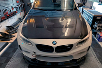 BMW řady 2 F22/F23 2014–2021 Kapota V4 (karbon) fotografie 1