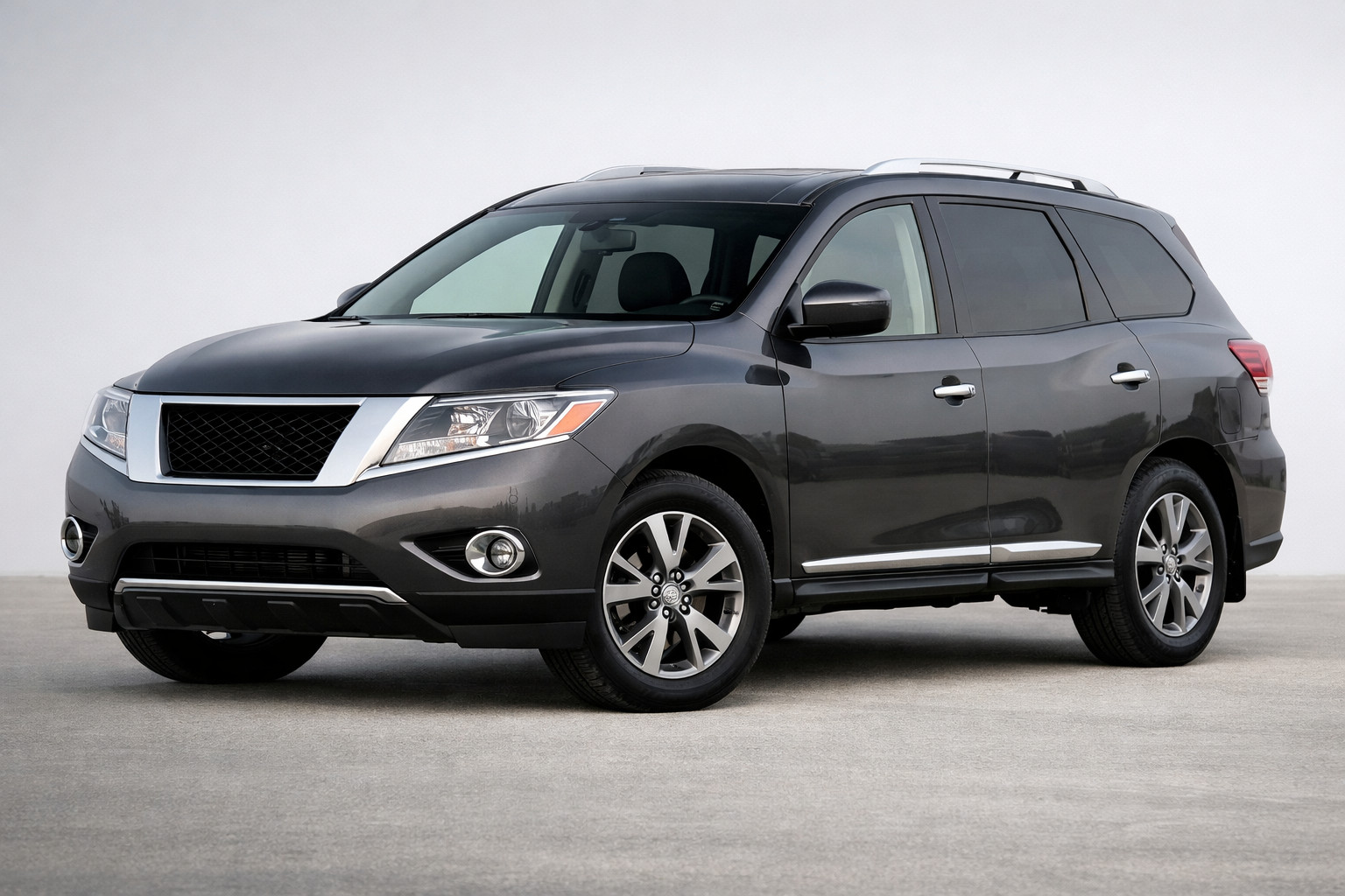 Recenze Nissan Pathfinder R52 2012–2021: rodinné SUV s prostorem a komfortem