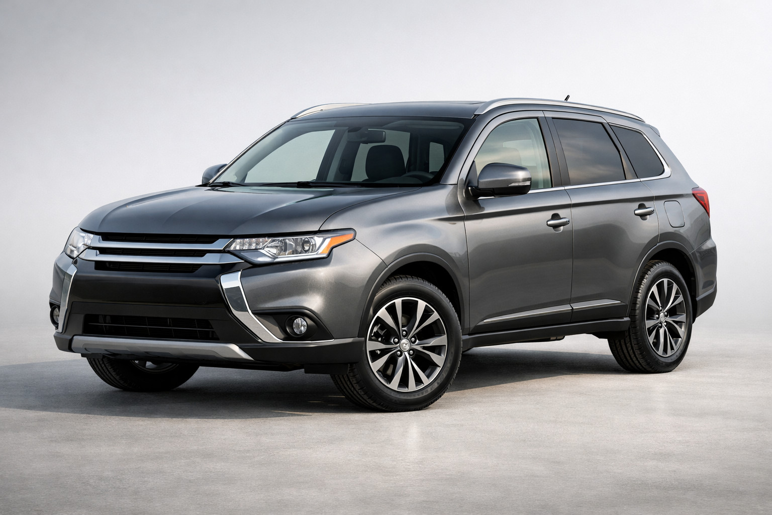 Recenze Mitsubishi Outlander 2012-2021: klidný rodinný crossover s charakterem