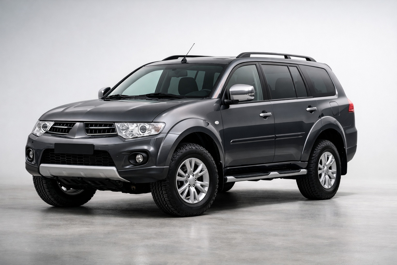 Recenze Mitsubishi Pajero Sport 2008–2015: tvrdé SUV pro ty, kdo nechtějí crossover