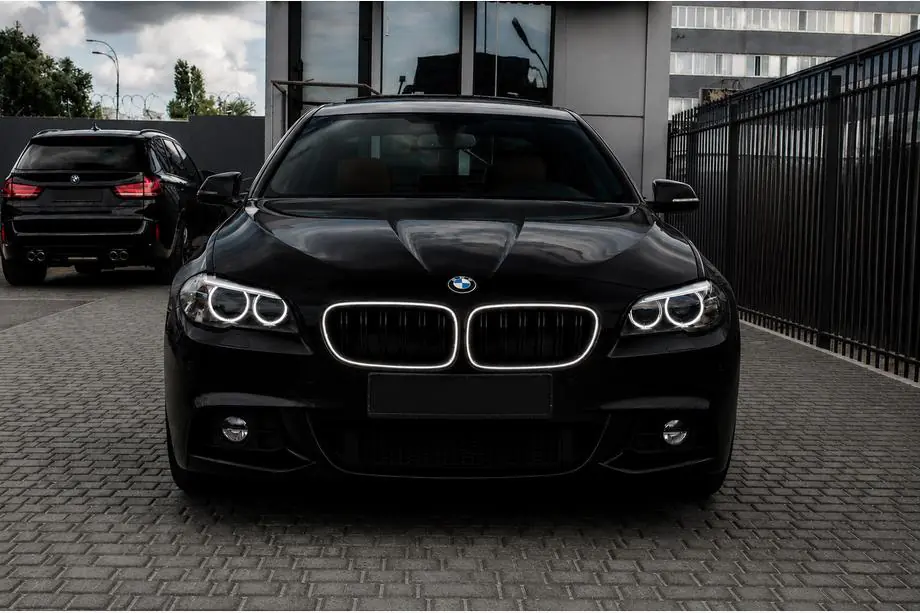 BMW řada 5 F10/F11 2010–2016 LED ledvinky M-Look (lesklá černá) Image