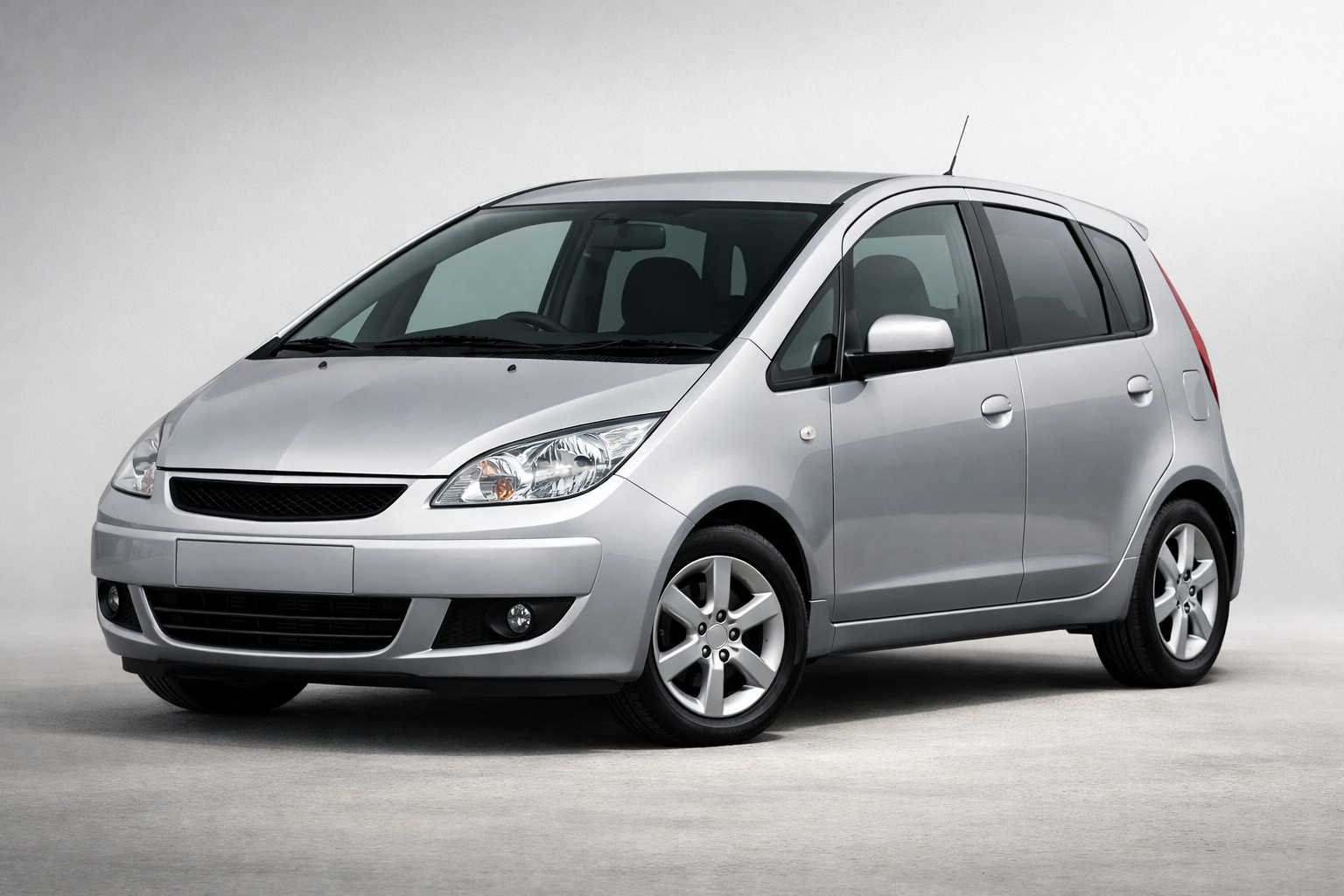 Recenze Mitsubishi Colt 2004–2012: kompaktní městský vůz s jednoduchým charakterem