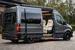 Jak postavit Mercedes Sprinter W907/W910 pro VIP pasažérku bez laciného lesku fotografie 1