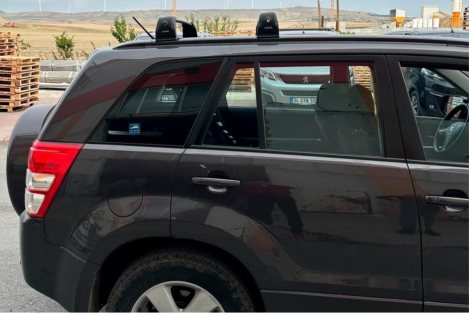 Suzuki Grand Vitara 2005–2017 Střešní nosič (příčníky) do fixních bodů Ecem V3 (2 ks) Image