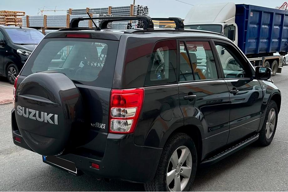 Suzuki Grand Vitara 2005–2017 Střešní nosič (příčníky) do fixních bodů Ecem V3 (2 ks) Šedá, 110 cm Fotografie 4