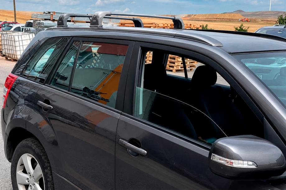 Suzuki Grand Vitara 2005–2017 Střešní nosič (příčníky) do fixních bodů Ecem V3 (2 ks) Šedá, 110 cm Fotografie 8
