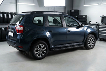 Nissan Terrano 2014– Boční prahy Allmond Black (2 ks, hliník) fotografie 1