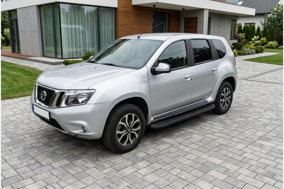 Nissan Terrano 2014– Boční nášlapy Tayga Black (2 ks, hliník) Image