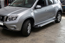 Nissan Terrano 2014– Boční nášlapy Vision New Grey (2 ks, hliník) fotografie 1