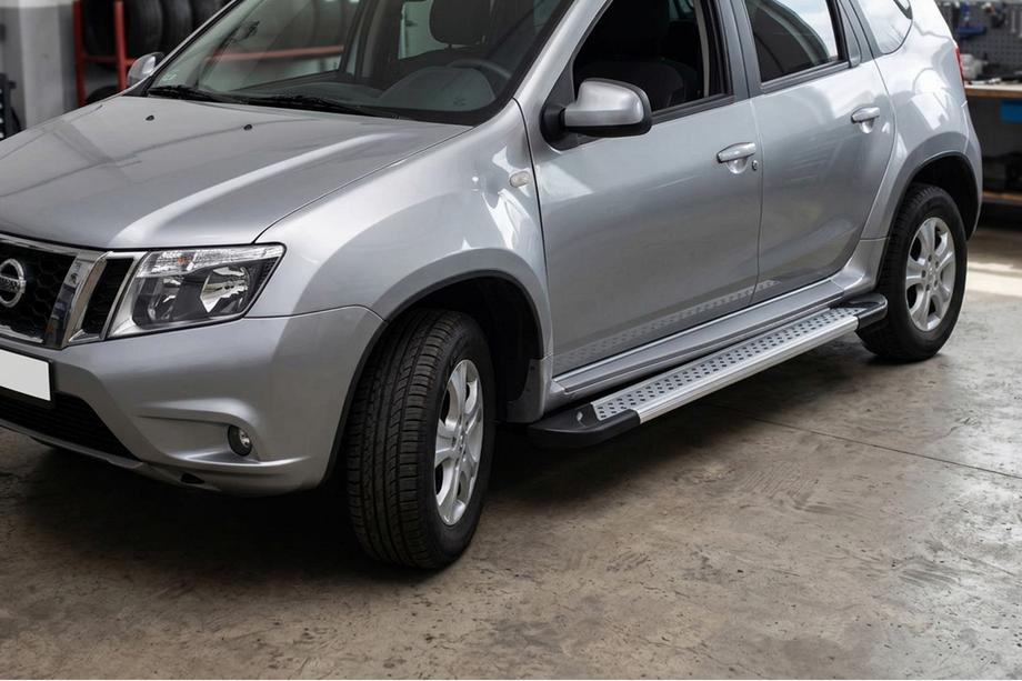 Nissan Terrano 2014– Boční nášlapy Vision New Grey (2 ks, hliník) Image