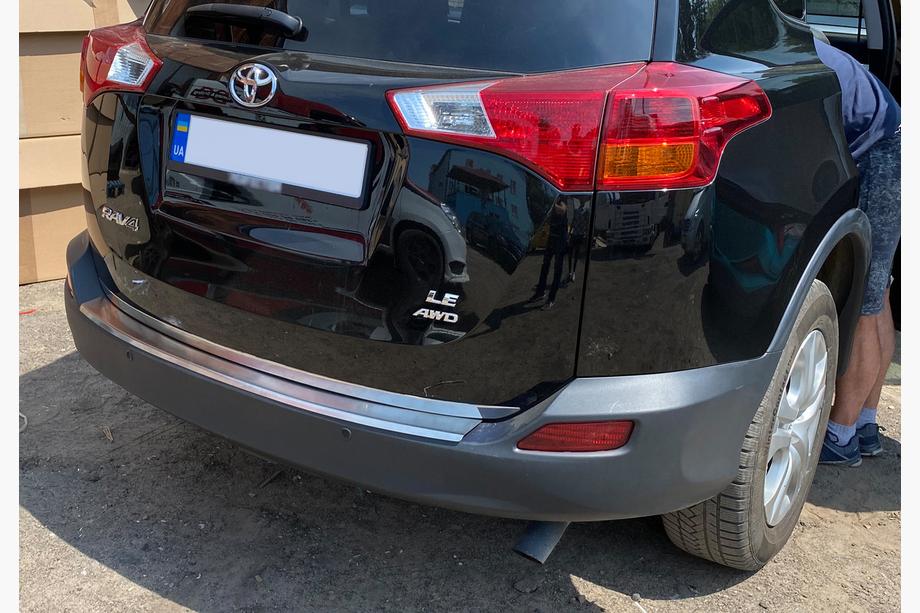 Toyota Rav 4 2013–2018 Ochranná lišta hrany kufru OmsaLine (nerez.) (2013-2016) Image