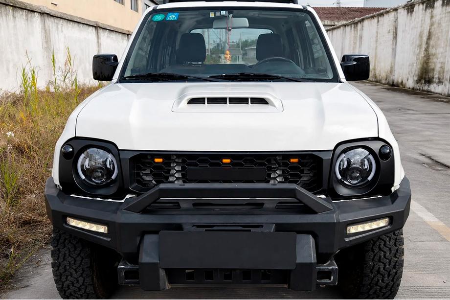 Suzuki Jimny 1998–2018 Sada předních světlometů a masky chladiče (OffRoad) Fotografie 2