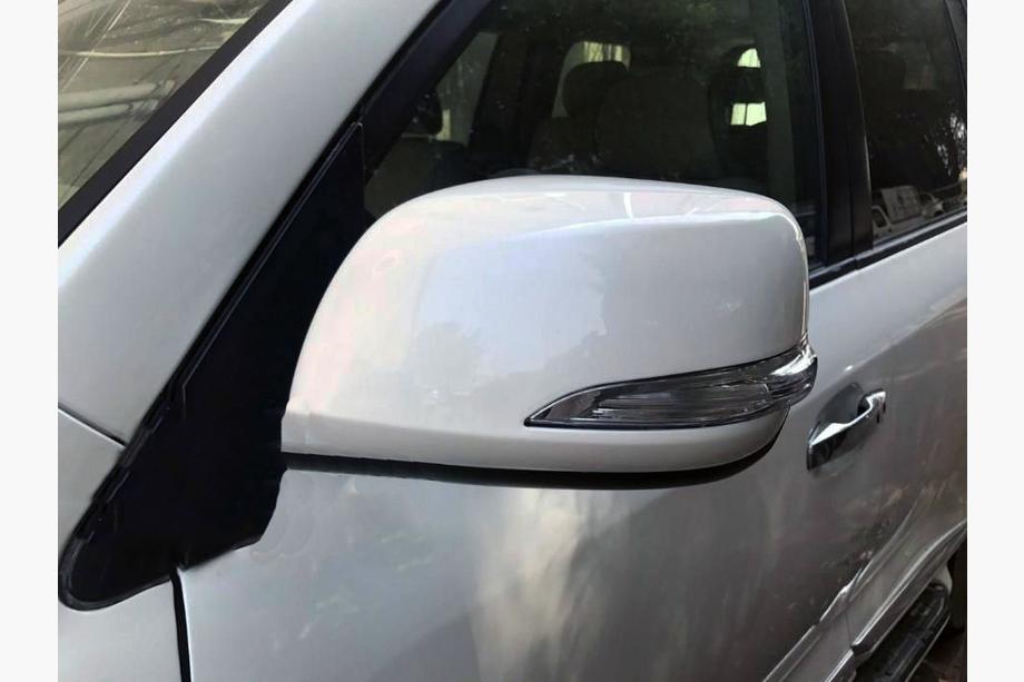 Toyota Land Cruiser 200 2007–2021 Kryty zrcátek (bez směrového blinkru, design 2014) Bílá barva Image