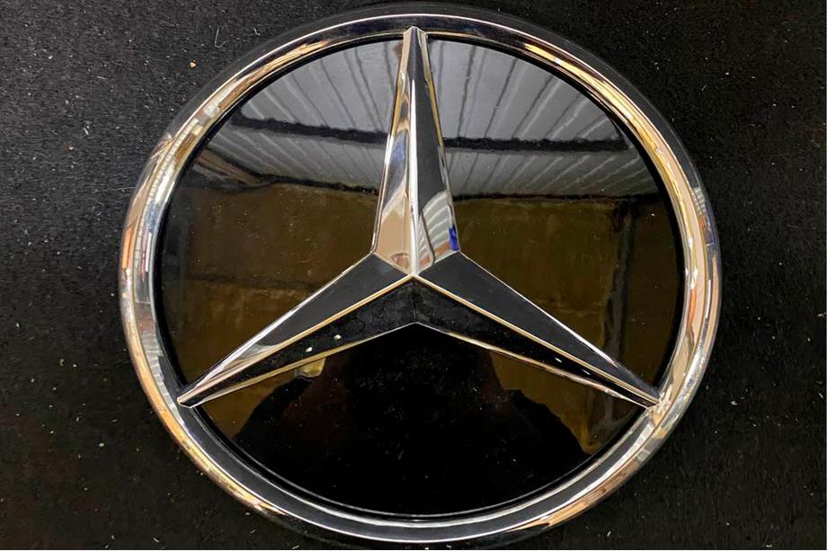 Mercedes ML W164 2005–2011 Zlevněné: Přední emblém s lesklým rámečkem (18,4 cm) Fotografie 3