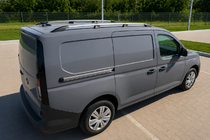 Volkswagen Caddy 2020– Chromované střešní ližiny (turecký design) Standardní rozvor, kovové nožky fotografie 4