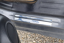 Nissan X-trail T32/Rogue 2014–2021 Nerezové kryty prahů OmsaLine (4 ks, nerez) fotografie 2