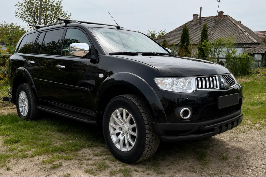 Mitsubishi Pajero Sport 2008–2015 Přední ochranný rám ST015 Black (nerez) Fotografie 2