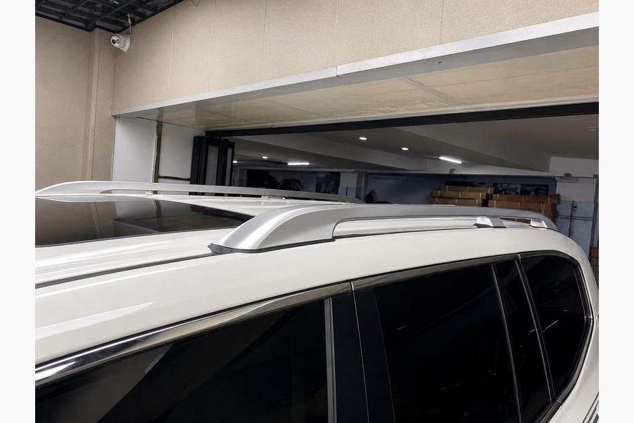Toyota Land Cruiser 300 2021– Střešní ližiny šedé OEM (hliník) Image