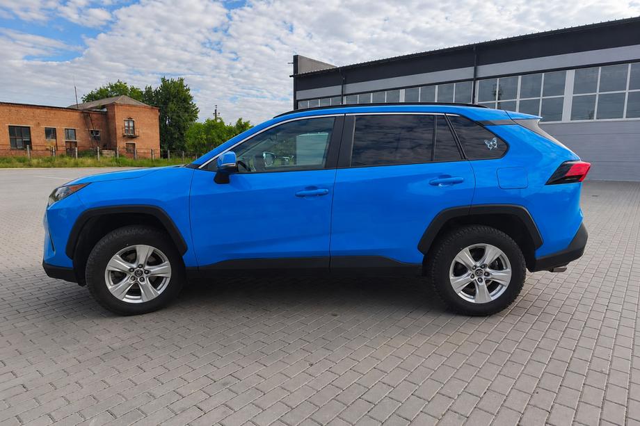 Toyota Rav 4 2019–2025 Integrované střešní podélníky černé OEM (ABS plast) Image