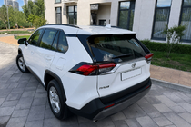 Toyota Rav 4 2019–2025 Integrované střešní ližiny černé OEM V2 (hliník) fotografie 1