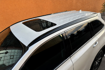 Toyota Highlander 2013–2019 Integrované střešní podélníky černé OEM (ABS plast) fotografie 1