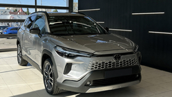 Toyota Corolla Cross 2020– Integrované střešní ližiny černé OEM (hliník, montáž lepením) fotografie 1