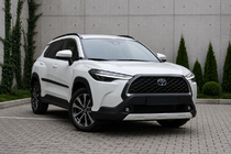 Toyota Corolla Cross 2020– Integrované střešní ližiny černé OEM (ABS plast, montáž lepením) fotografie 1